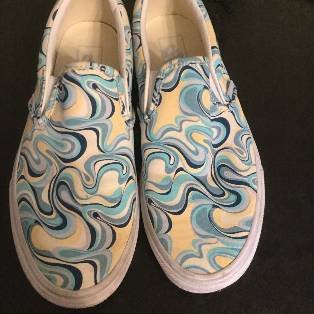 Vans casual shoes men's size 9 women's size10.5 swirly blues excellent condition